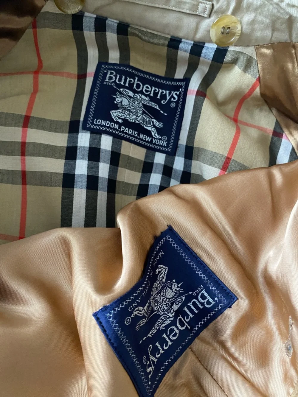 Burberry Beige Trench Coat with Classic Check Lining - Picture 4 of 4